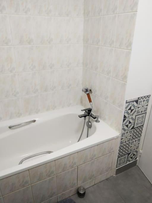Superb Modern Apartment كليشي المظهر الخارجي الصورة